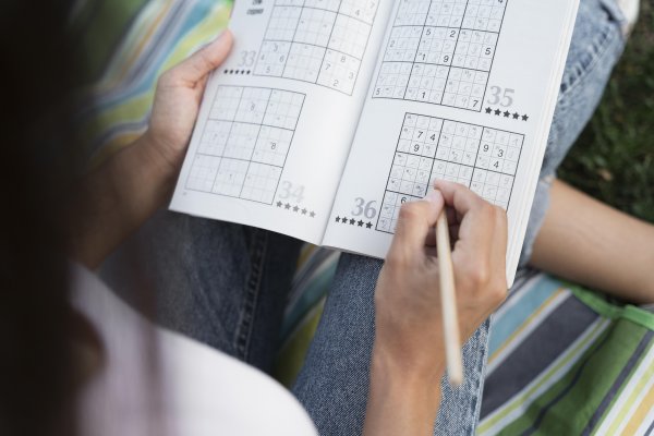Jak krzyżówki edukacyjne wspierają naukę ortografii i rozwój słownictwa u dzieci