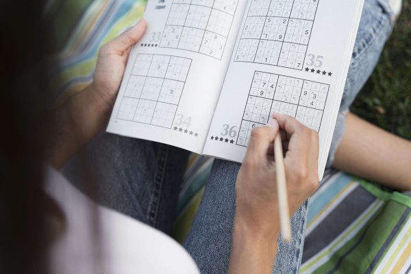 Dlaczego krzyżówki edukacyjne to najlepszy trening pamięci dla dzieci 7–10 lat